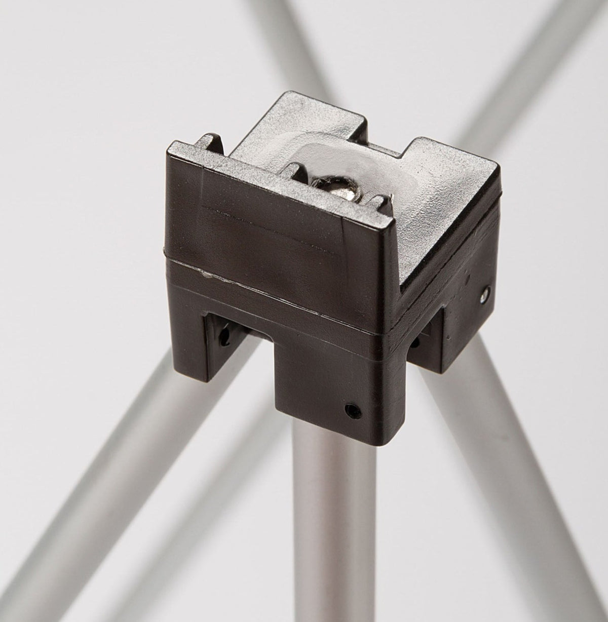Supporto Per Bagagli Pieghevole IDIMEX – In Metallo Grigio, Capacità 30 Kg, Cinghie In Poliestere, Misura 67x54x40 Cm